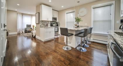 Hidden Gem 2 BR/1BA near Zoo 3 mil downtown Fenway