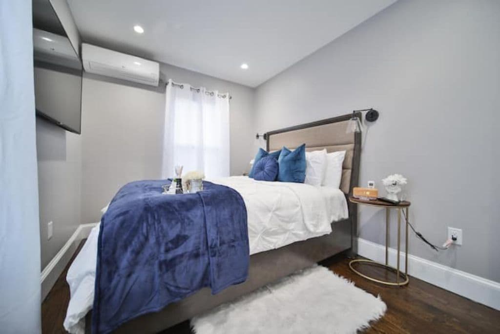 2 habitaciones, escritorio, tabla de planchar con plancha y wifi gratis 