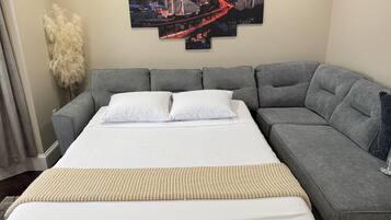 2 slaapkamers, een bureau, een strijkplank/strijkijzer, gratis wifi