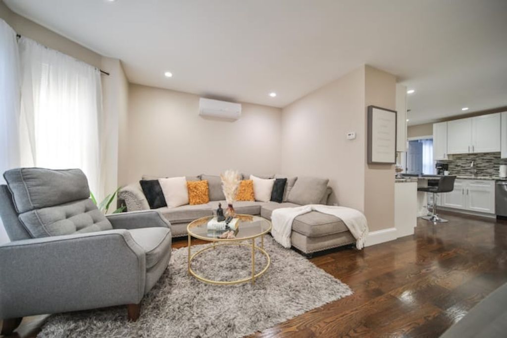 Hidden Gem 2 BR/1BA near Zoo 3 mil downtown Fenway