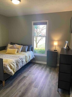 2 dormitorios, tabla de planchar con plancha, Internet y ropa de cama
