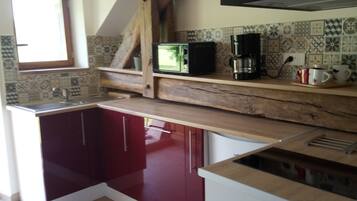 冰箱、微波炉、烤箱、炉灶