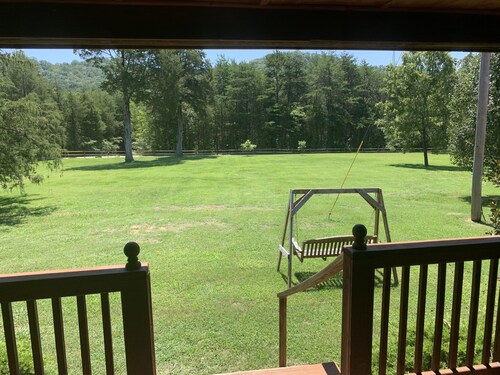 Little Cozy Cabin on Norris St just steps away from beautiful Norris Lake