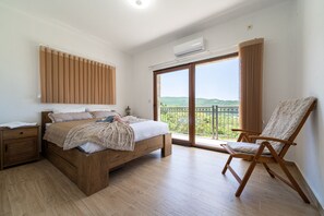 3 habitaciones, tabla de planchar con plancha, wifi y ropa de cama 