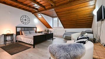 6 chambres, coffres-forts dans les chambres, lit parapluie