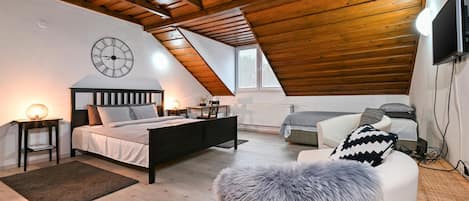 6 chambres, coffres-forts dans les chambres, lit parapluie