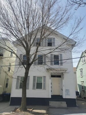 Exterior - Newly Remodeled Cozy 2 Bedrooms Apartment in Providence, RI (Providence)