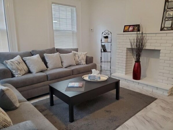 Smart TV - Newly Remodeled Cozy 2 Bedrooms Apartment in Providence, RI (Providence)