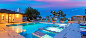 20 Acre Joshua Tree Pool/Spa Villa Sleeps 8 + Game Room 
