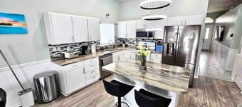 Luxury Tampa Home 10PPL / Pool / Grill / Airport