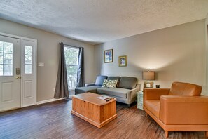 Economy Apartment | Living area - 2 BR apt near Mtn to Sea Hiking Trail (Asheville)