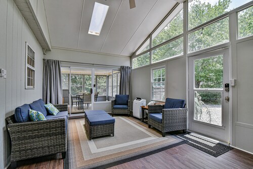 2 BR apt near Mtn to Sea Hiking Trail