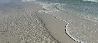 5 minute walk to Private Beach - Sandpiper Cove