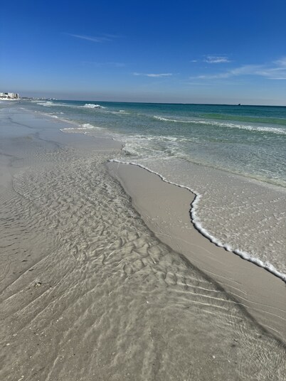5 minute walk to Private Beach - Sandpiper Cove
