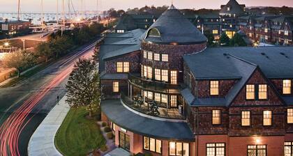 2 Bedroom 2 Bath Condo Right on the Wharf-Beautiful!! Walk to Town!