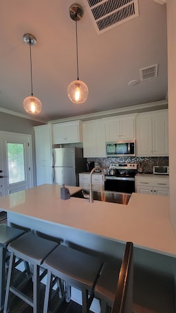 Fridge, microwave, oven, stovetop. Relaxing Country Stay with Events Welcome!