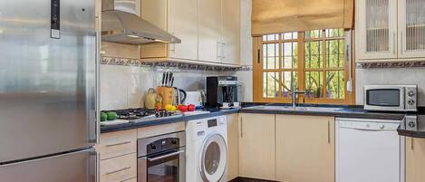 Fridge, oven, stovetop, dishwasher