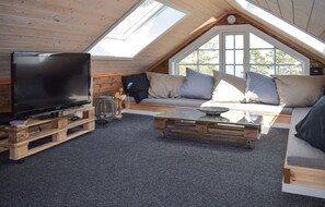 Smart TV, fireplace - 5 bedroom stunning home in Passebekk (Passebekk)