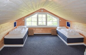 5 bedrooms, travel cot, free WiFi
