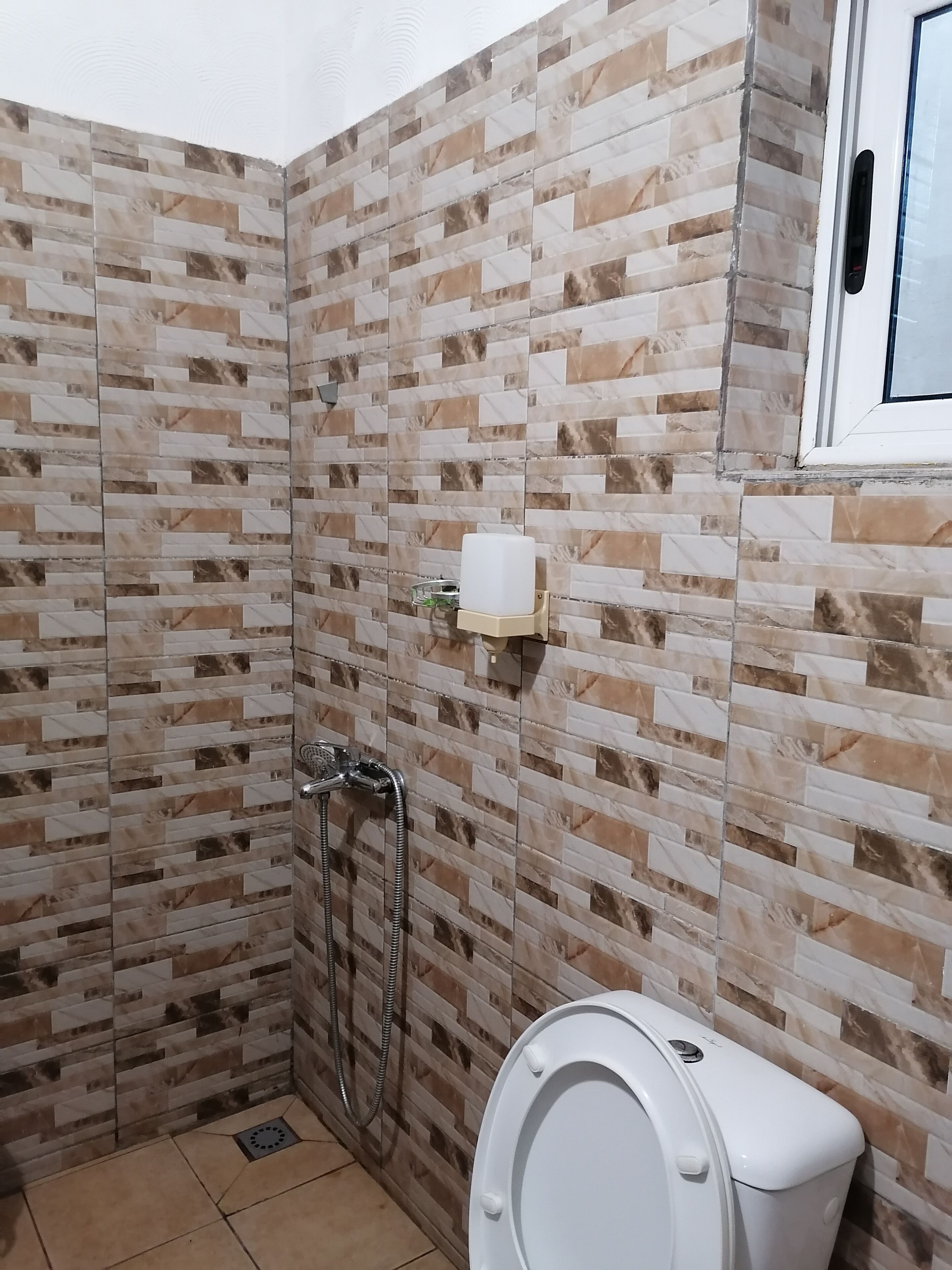 Habitación superior | Baño | Regadera y toallas 
