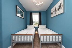 3 quartos, escrivaninha, Wi-Fi, roupa de cama