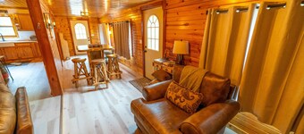 Secluded 3BR Cabin • Fire Pit • RV Parking • Near Tippy Dam & Big-M Trails