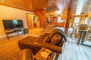 スマートテレビ、暖炉、書庫