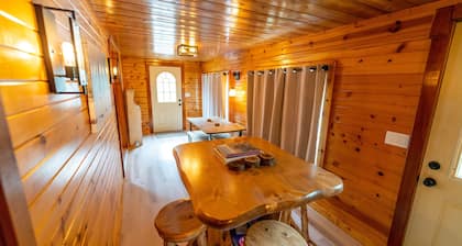 Quiet Private Cabin in the woods near fishing, hiking, skiing,ORV,snow trails