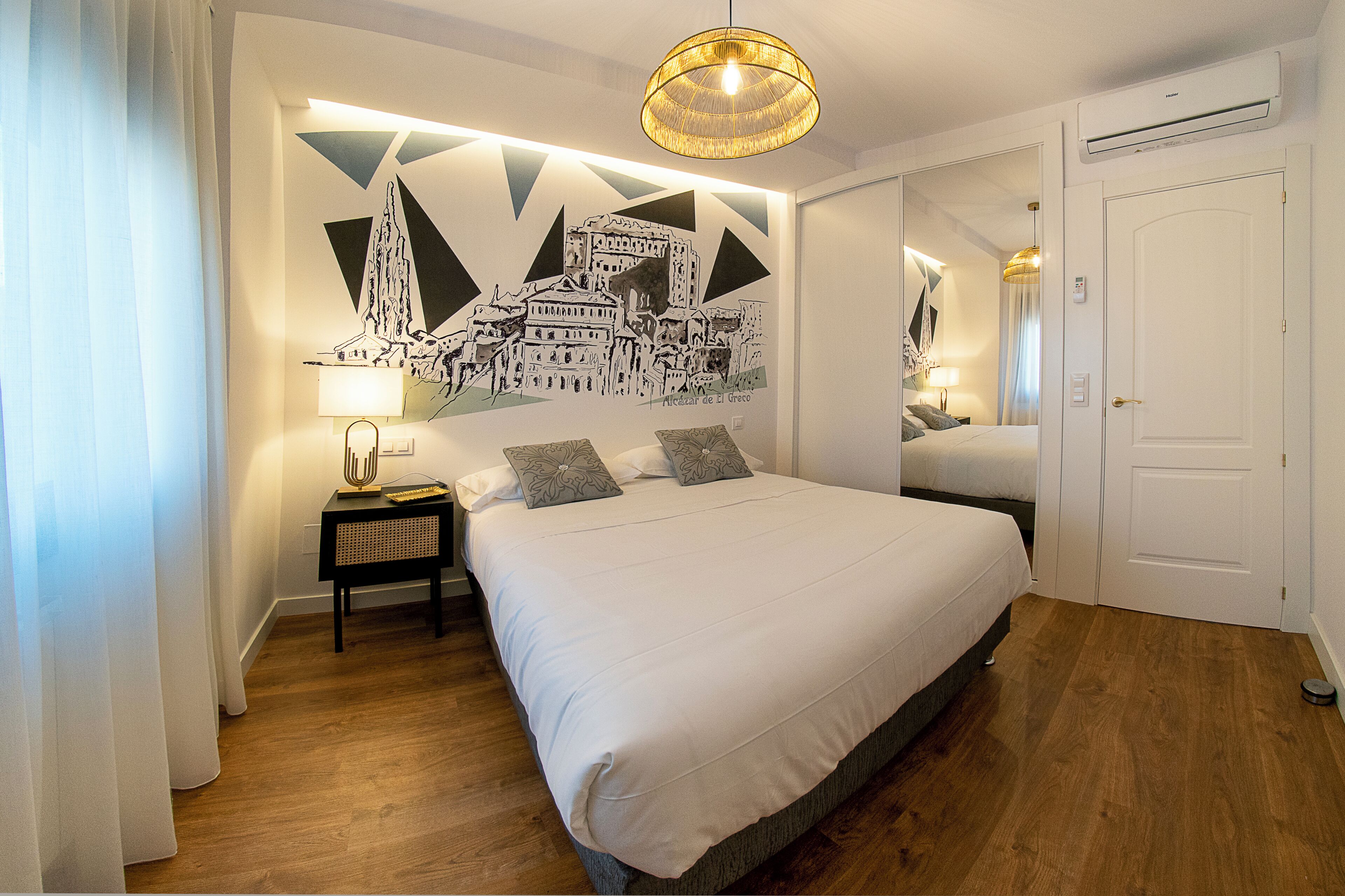 Exclusive Apartment | 2 bedrooms, individually decorated, desk, iron/ironing board