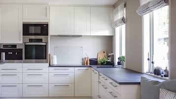 Jääkaappi, astianpesukone, kahvin-/teenkeitin