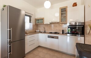 Réfrigérateur, four, plaque de cuisson, lave-vaisselle