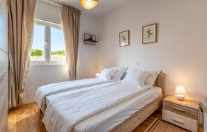 3 bedrooms, free WiFi, bed sheets
