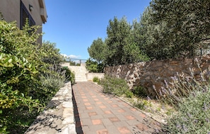 Property grounds - 3 bedroom stunning home in Maslenica (Maslenica)