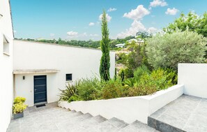 Property grounds - Amazing home in Les Adrets-de-l'Estére (Les Adrets-de-l'Estére)