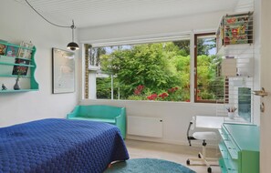 3 bedrooms, iron/ironing board, free WiFi