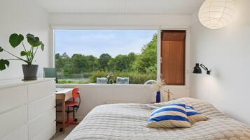 3 bedrooms, iron/ironing board, free WiFi