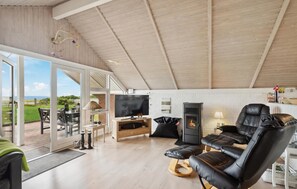 Smart TV, fireplace, DVD player