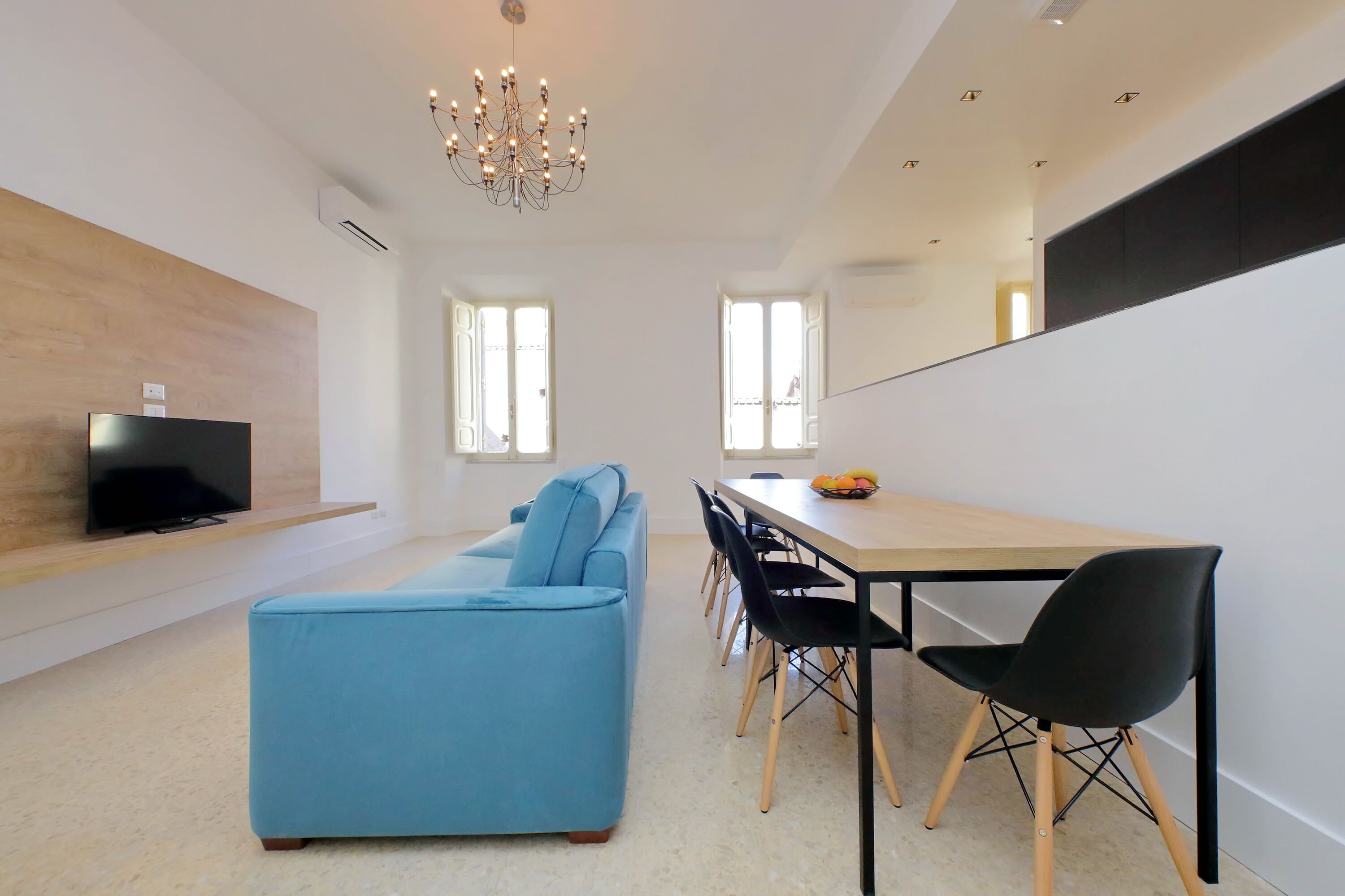 32-inch Smart TV with digital channels, TV