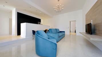 32-inch Smart TV with digital channels, TV