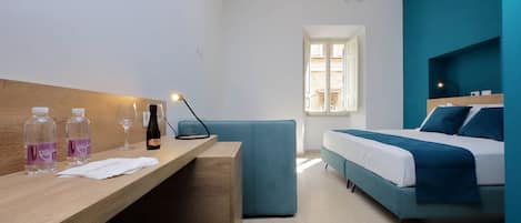 Kamar Triple Deluks | Selimut bulu angsa, minibar, brankas, dan setrika/meja setrika