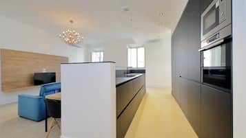 32-inch Smart TV with digital channels, TV