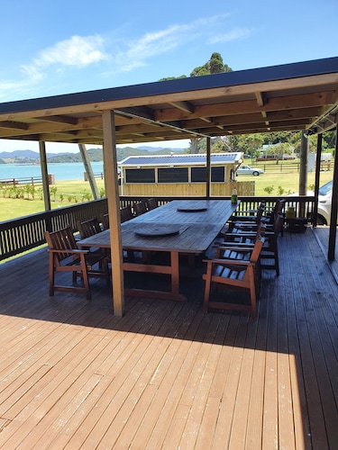 Kirikiri Pawhaoa 
Beautiful Beach Front Property  Balnd Bay
Whangaruru Habour 
