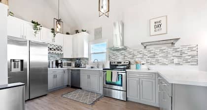 Huge Joshua Tree Home/Barn w/Gameroom/Outdoor Activities