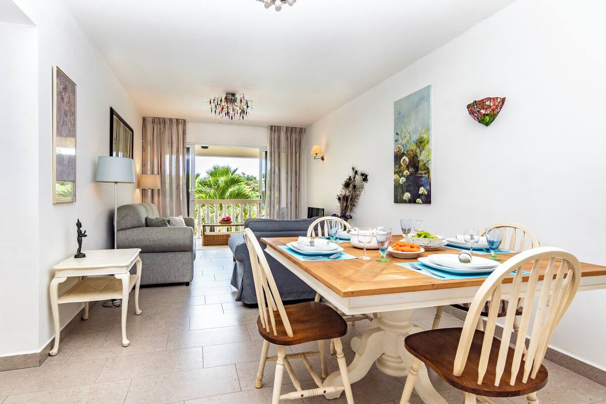 Apartment | Iron/ironing board, cribs (free), WiFi (free), bed sheets