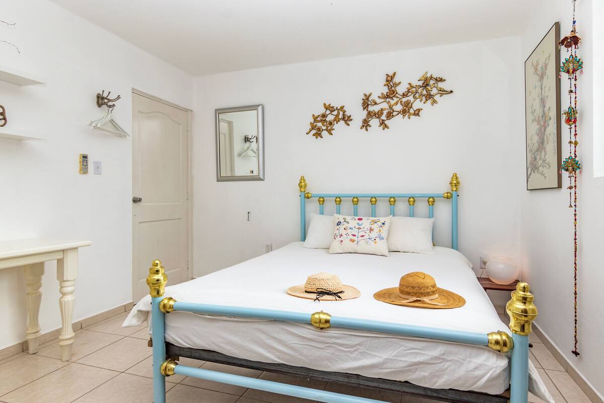 Apartment | Iron/ironing board, cribs (free), WiFi (free), bed sheets