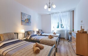 2 bedrooms, iron/ironing board, travel cot, free WiFi