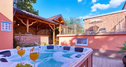 Awesome home in Daruvar with jacuzzi
