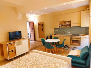 1 bedroom, iron/ironing board, travel cot, free WiFi