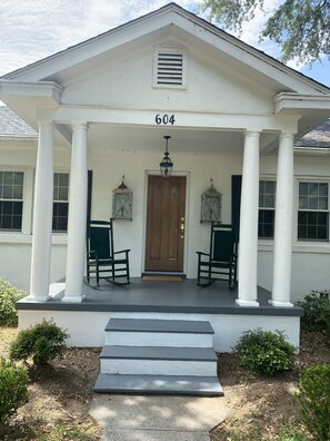 Exterior detail - Amazing home within walking distance to downtown Beaufort! (Beaufort)