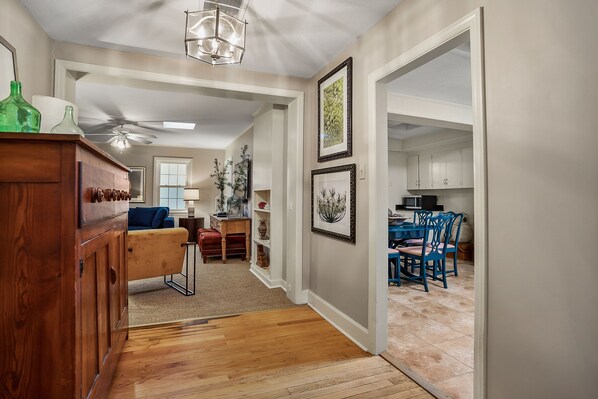 TV - Amazing home within walking distance to downtown Beaufort! (Beaufort)